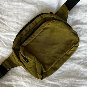 BAGGU Fanny Pack in Olive Green - Worn Once - Like New